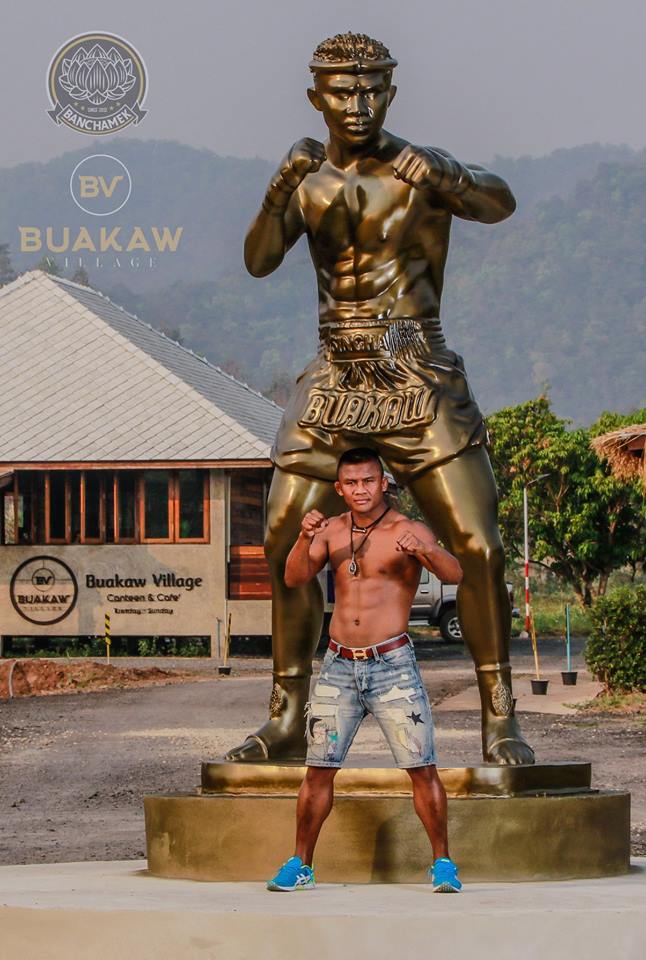 Buakaw Statue